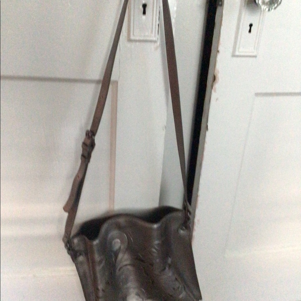 Patricia Nash silver shoulder/crossbody - Picture 3 of 7